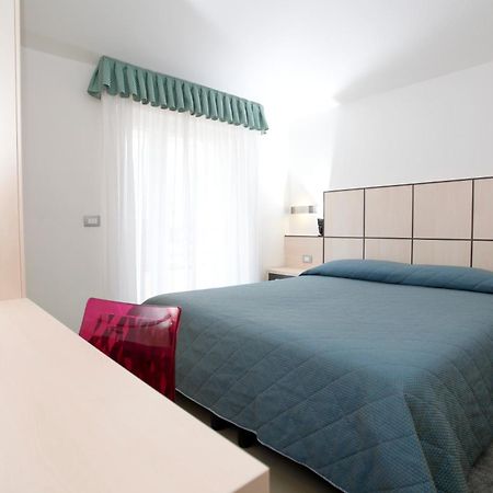 Hotel Miorelli Torbole Sul Garda ภายนอก รูปภาพ