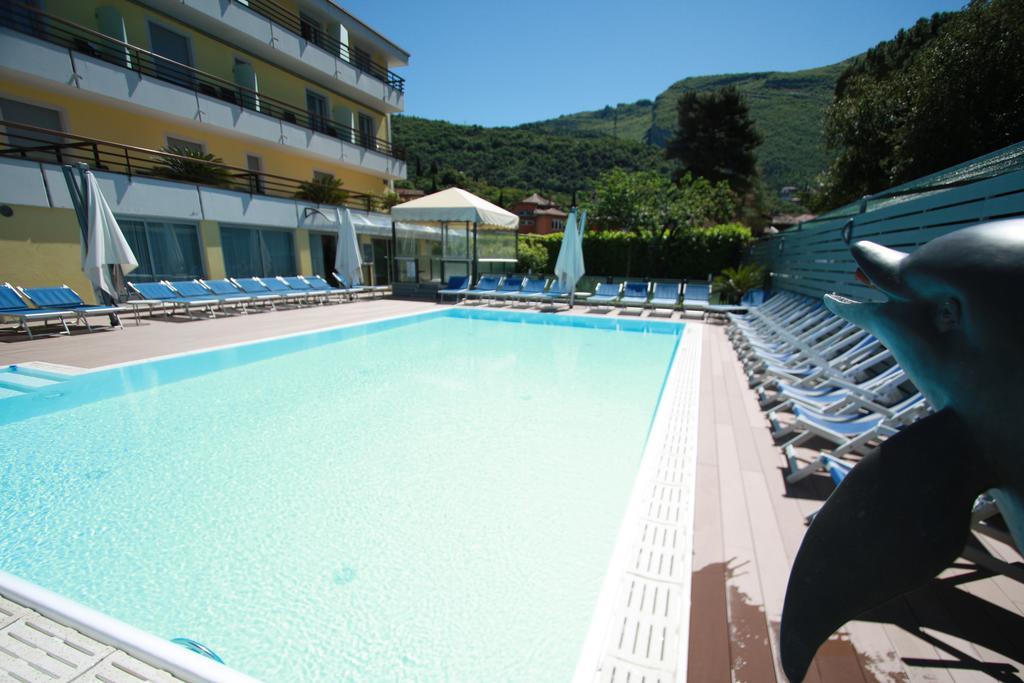 Hotel Miorelli Torbole Sul Garda ภายนอก รูปภาพ