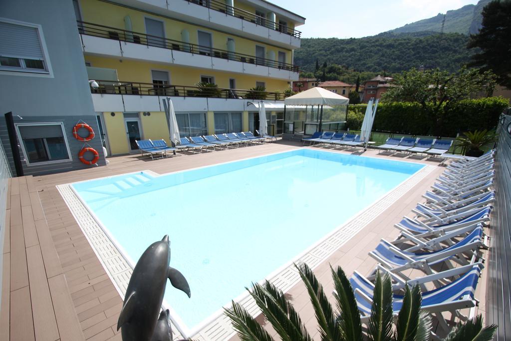 Hotel Miorelli Torbole Sul Garda ภายนอก รูปภาพ