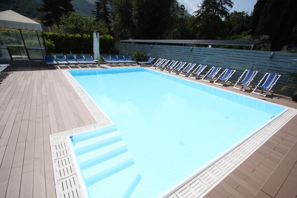 Hotel Miorelli Torbole Sul Garda ภายนอก รูปภาพ
