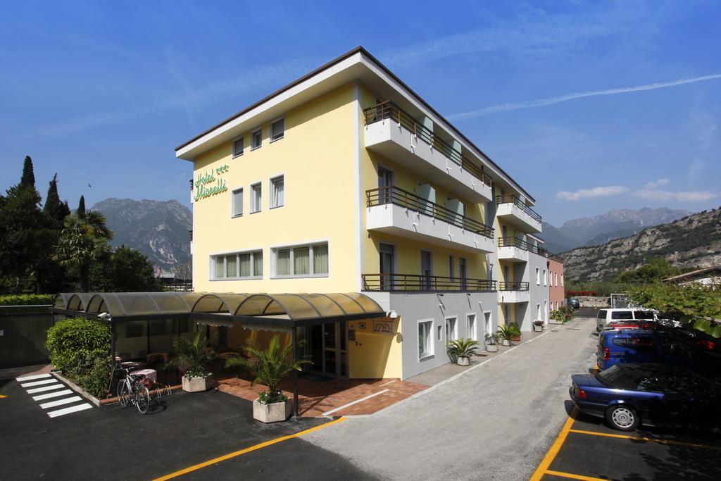 Hotel Miorelli Torbole Sul Garda ภายนอก รูปภาพ