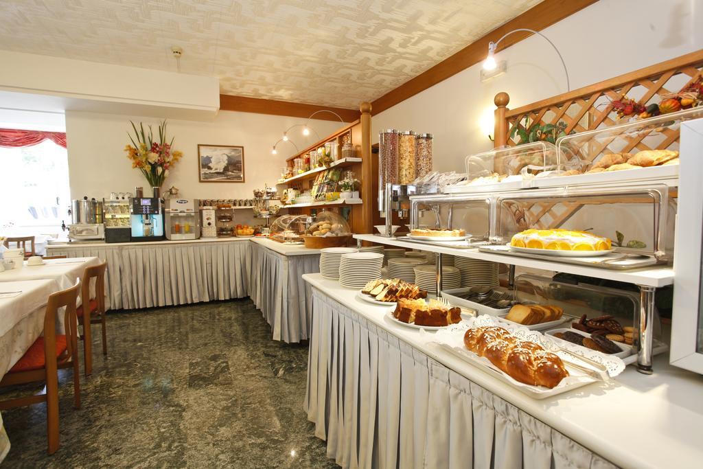 Hotel Miorelli Torbole Sul Garda ภายนอก รูปภาพ