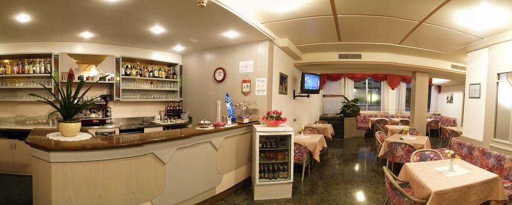 Hotel Miorelli Torbole Sul Garda ภายนอก รูปภาพ