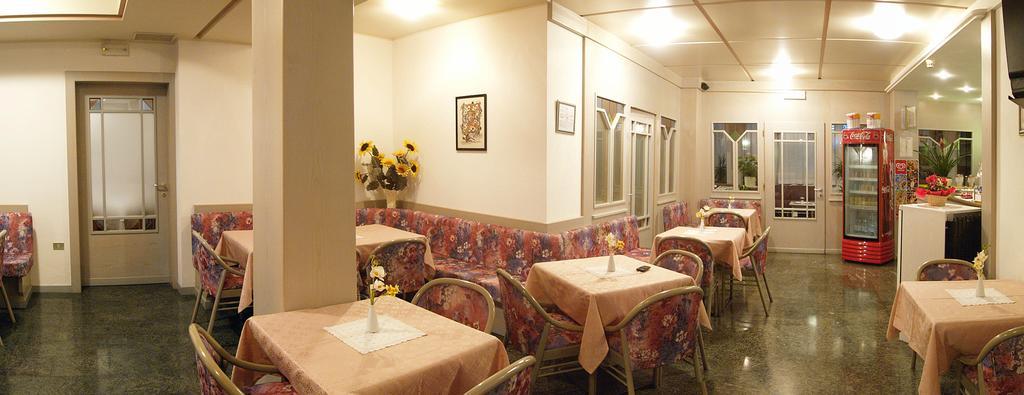 Hotel Miorelli Torbole Sul Garda ภายนอก รูปภาพ
