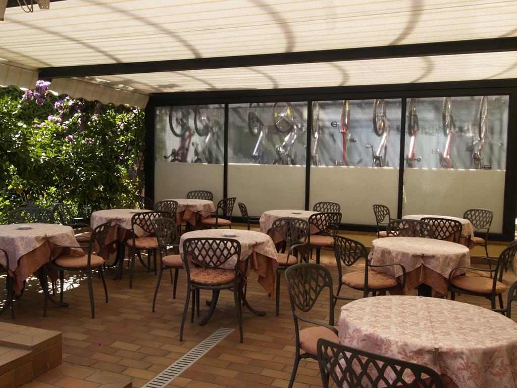 Hotel Miorelli Torbole Sul Garda ภายนอก รูปภาพ