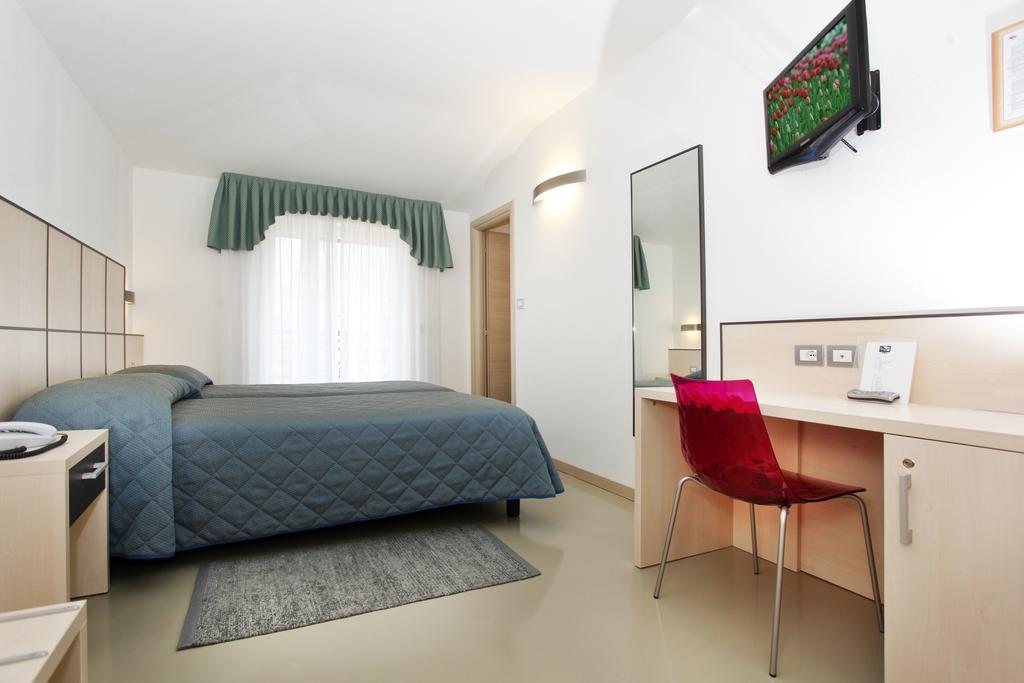 Hotel Miorelli Torbole Sul Garda ภายนอก รูปภาพ