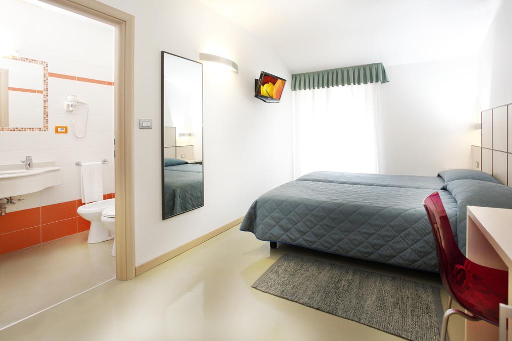Hotel Miorelli Torbole Sul Garda ภายนอก รูปภาพ