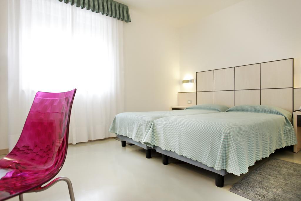 Hotel Miorelli Torbole Sul Garda ภายนอก รูปภาพ