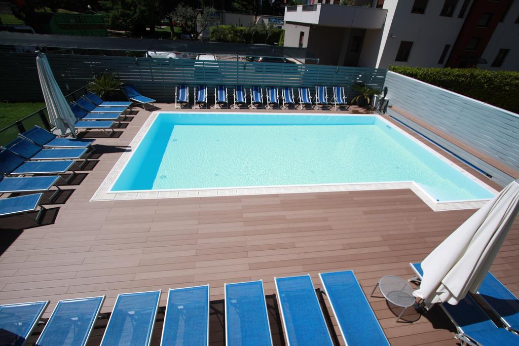 Hotel Miorelli Torbole Sul Garda ภายนอก รูปภาพ