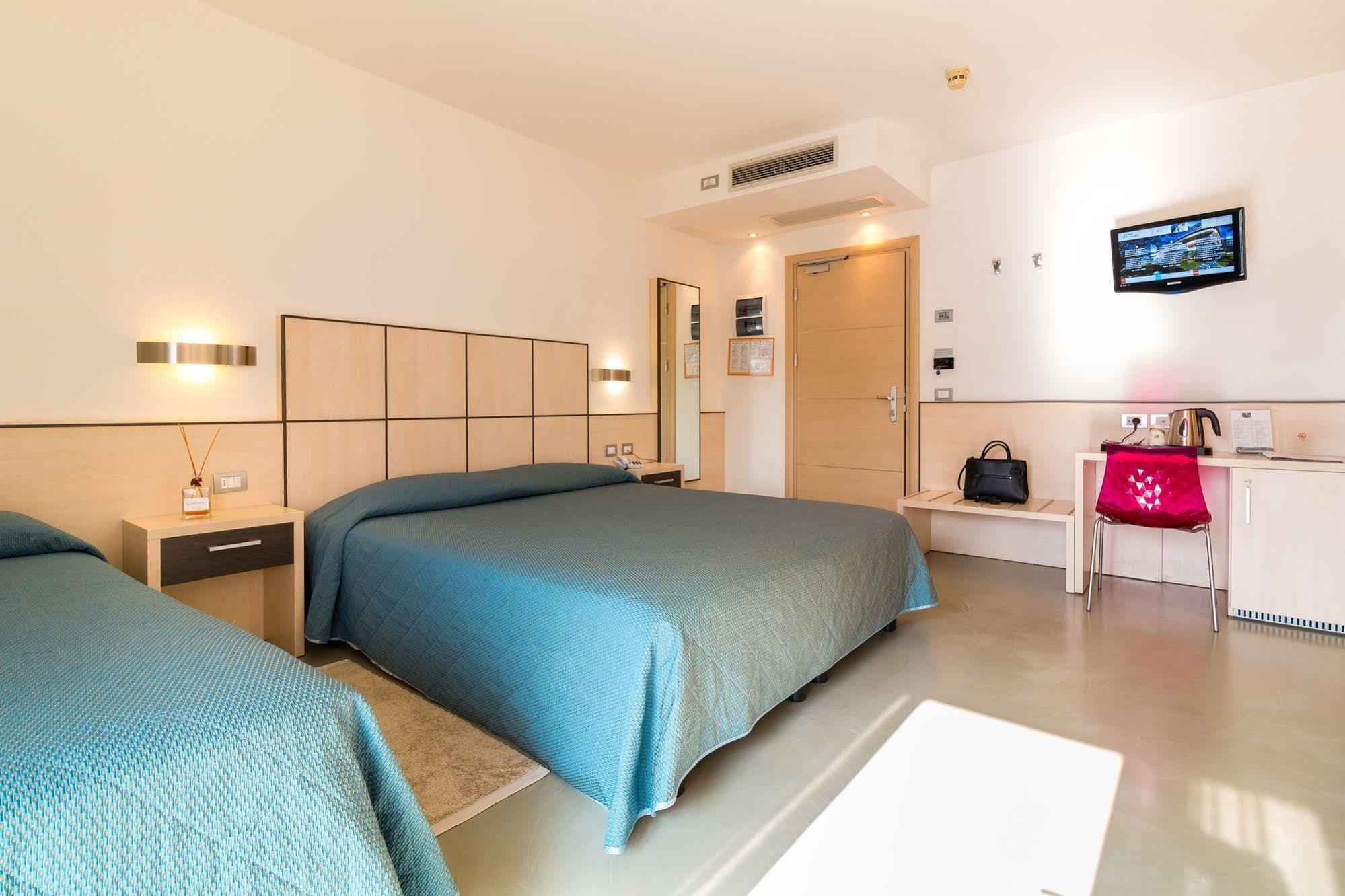 Hotel Miorelli Torbole Sul Garda ภายนอก รูปภาพ